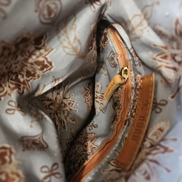 HOBO Cream Leather Wristlet with Chain Strap - Picture 9 of 16